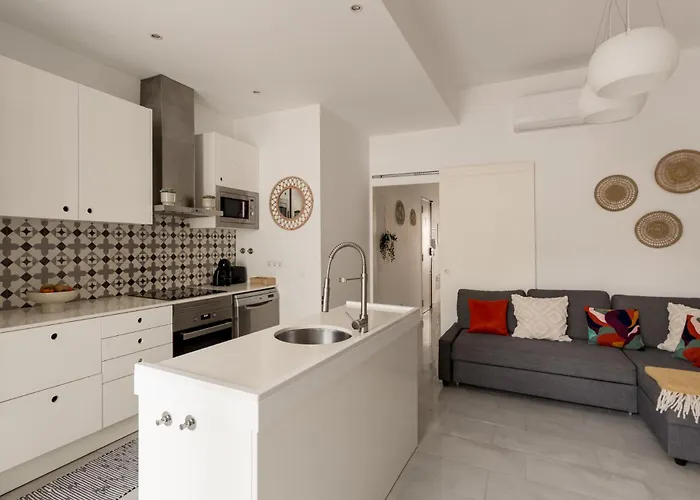 Stylish 2-bedroom With Terrace In Alcantara