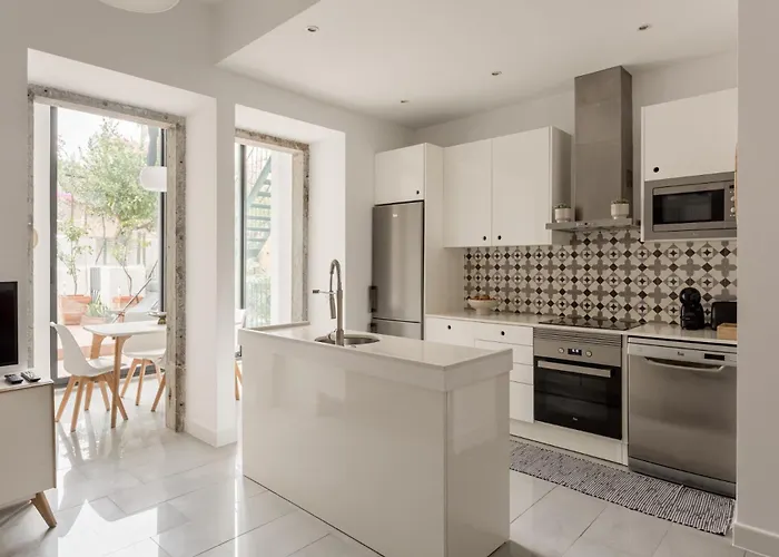Stylish 2-bedroom With Terrace In Alcântara Lisboa