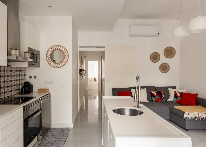 Stylish 2-bedroom With Terrace In Alcantara * Lisboa