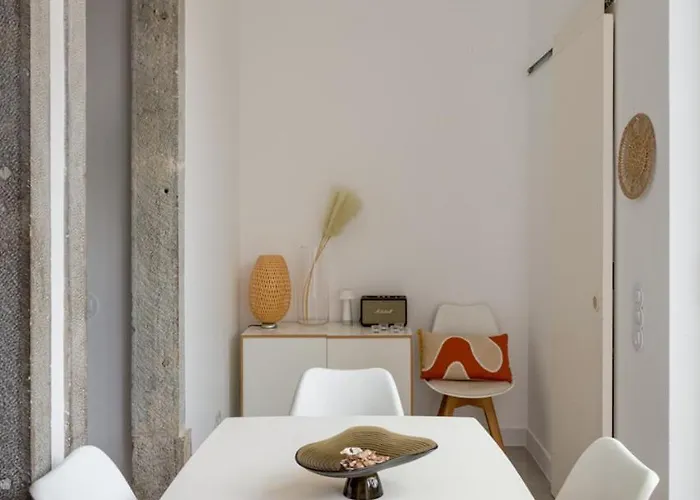 Stylish 2-bedroom With Terrace In Alcantara