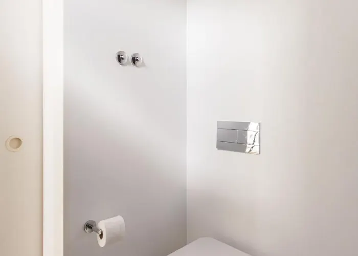 Stylish 2-bedroom With Terrace In Alcantara Lägenhet