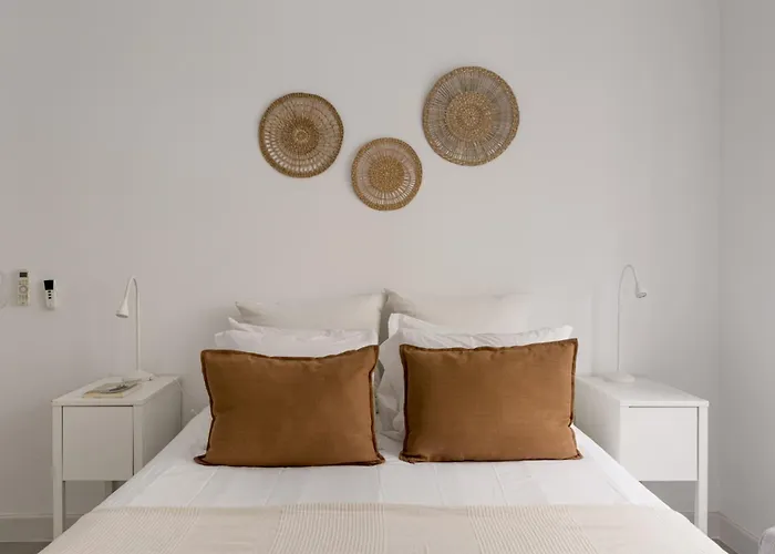 Stylish 2-bedroom With Terrace In Alcântara *