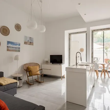 Stylish 2-bedroom With Terrace In Alcantara Apartmán Lisboa