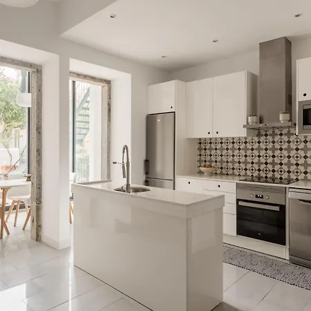 Stylish 2-bedroom With Terrace In Alcantara Лиссабон