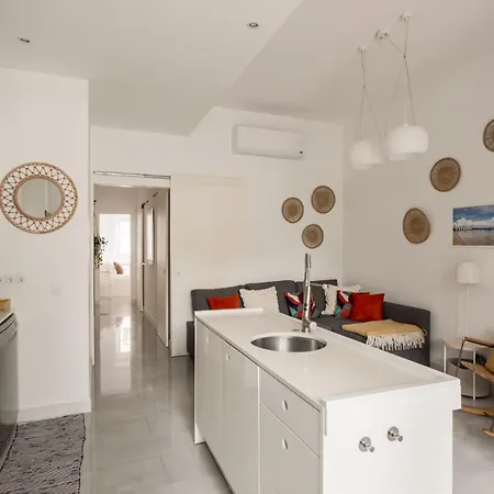 Stylish 2-bedroom With Terrace In Alcantara Лиссабон