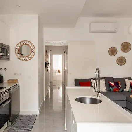Stylish 2-bedroom With Terrace In Alcantara * Лиссабон
