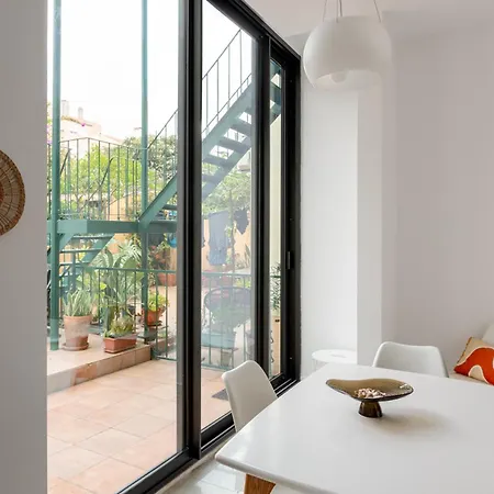 Апартаменты Stylish 2-bedroom With Terrace In Alcantara Лиссабон