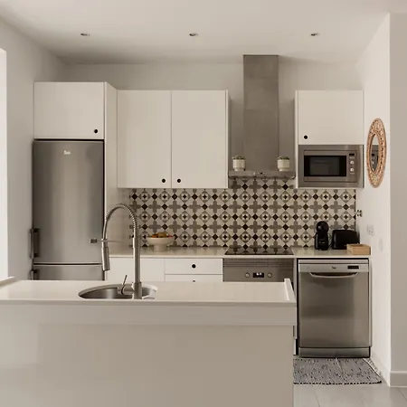 Stylish 2-bedroom With Terrace In Alcantara Лиссабон