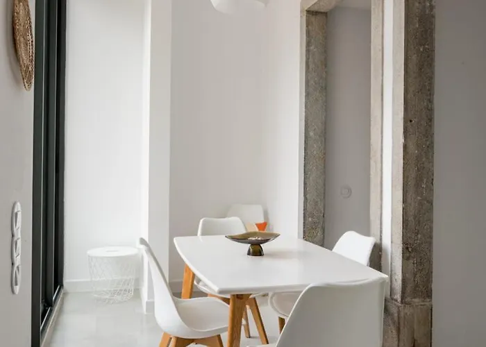 Stylish 2-bedroom With Terrace In Alcantara
