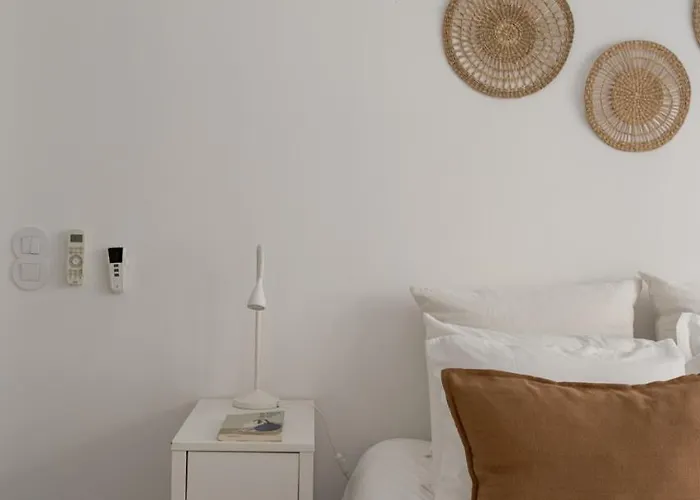 Stylish 2-bedroom With Terrace In Alcantara * Lissabon