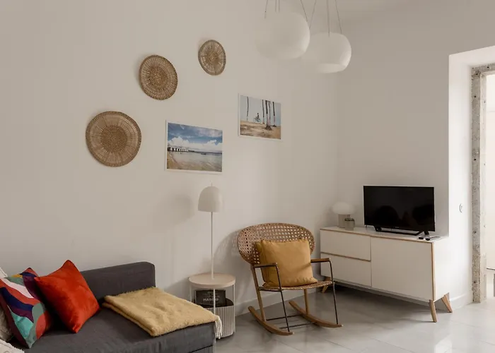 Stylish 2-bedroom With Terrace In Alcantara