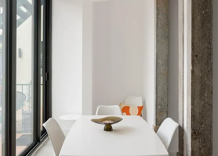 Stylish 2-bedroom With Terrace In Alcantara *