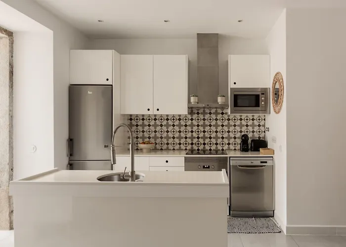 Stylish 2-bedroom With Terrace In Alcantara Lissabon