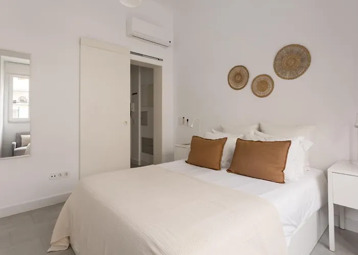 Stylish 2-bedroom With Terrace In Alcantara * Lissabon
