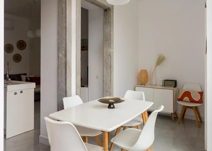Stylish 2-bedroom With Terrace In Alcantara